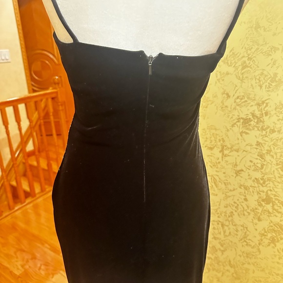 Elegant Black Evening Dress - Picture 7 of 9